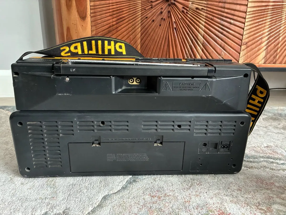 Phillips D8304 Moving Sound Boombox - Image 4