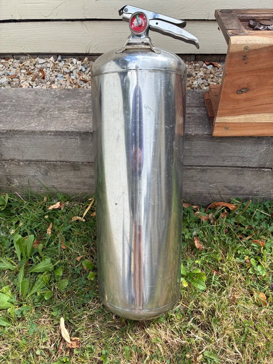 Vintage fire extinguisher - Image 3
