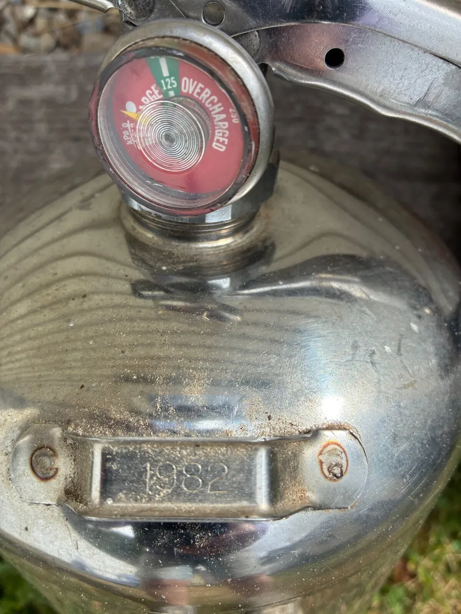 Vintage fire extinguisher - Image 2