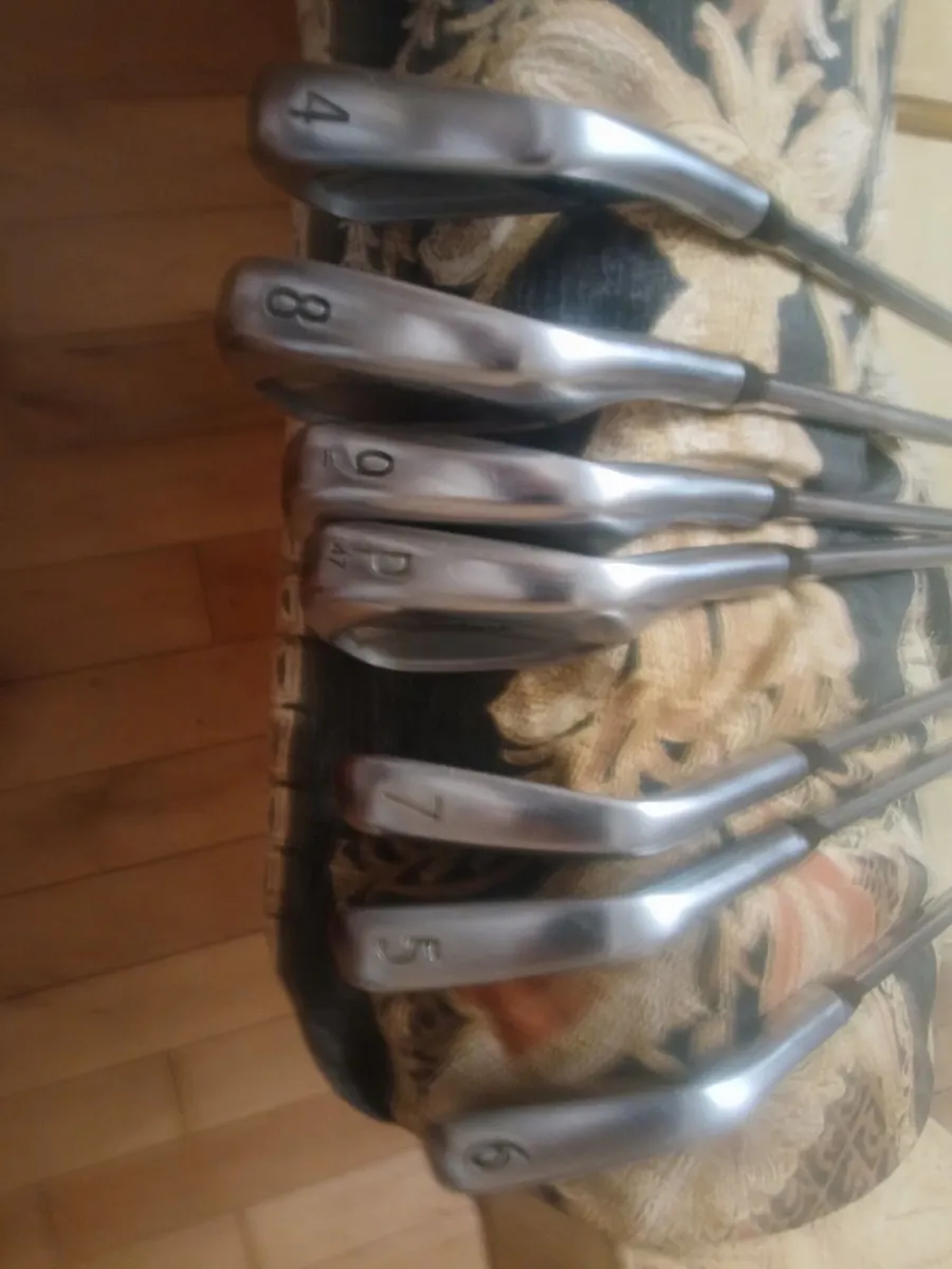Titleist 620cb irons  4 to pw - Image 2