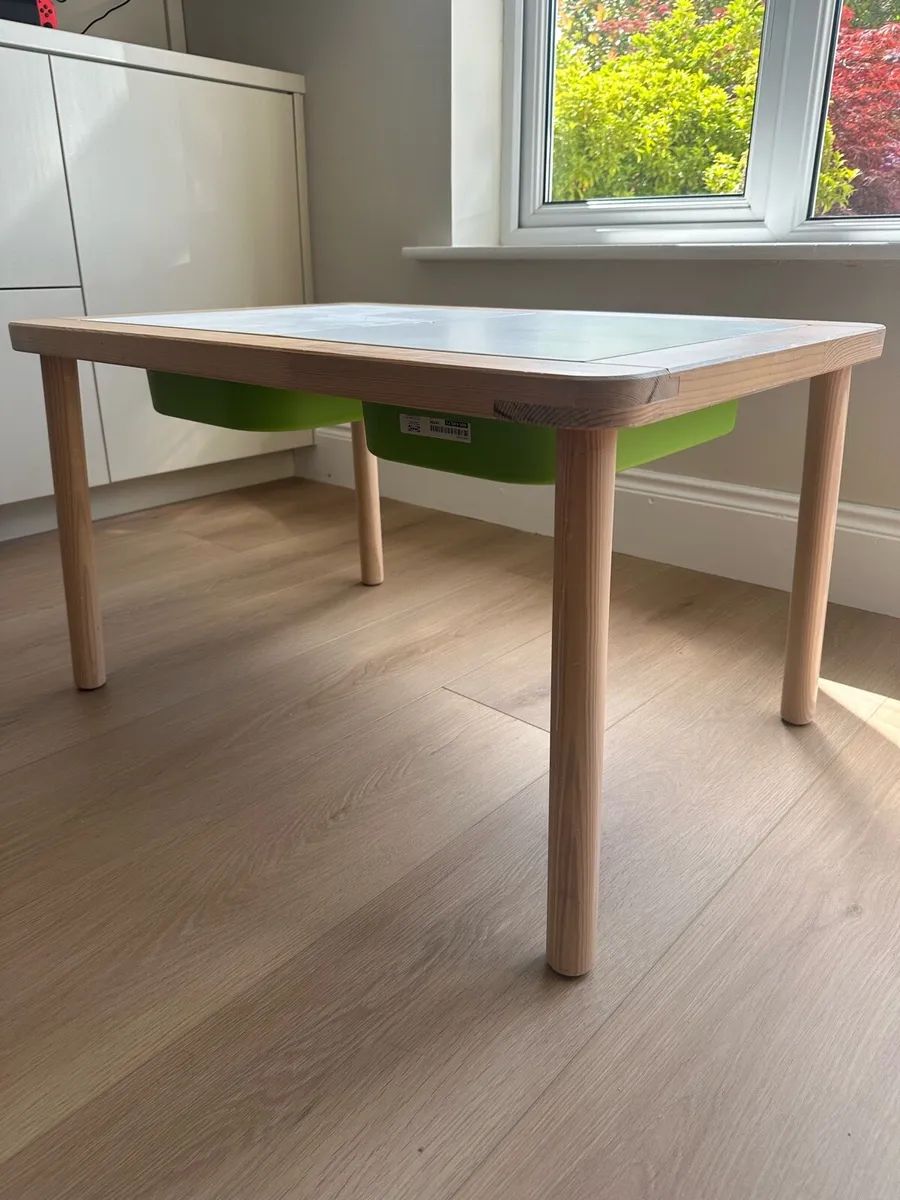 Flisat children’s Table with trays - Image 1