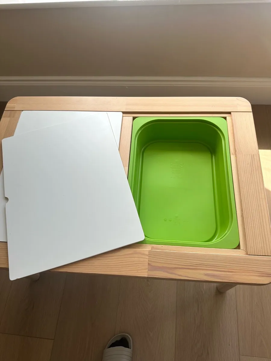 Flisat children’s Table with trays - Image 3