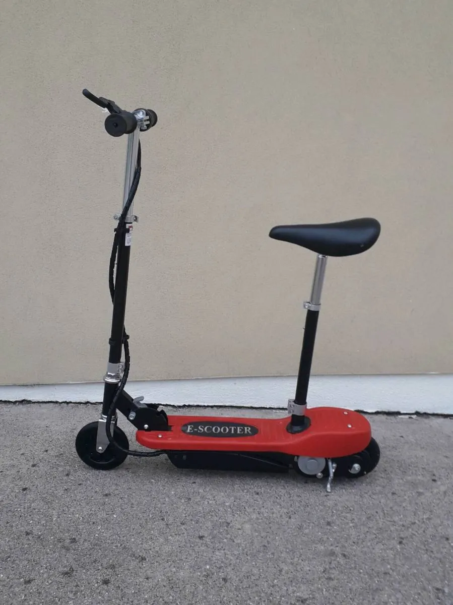 Seated electric scooter - Image 1
