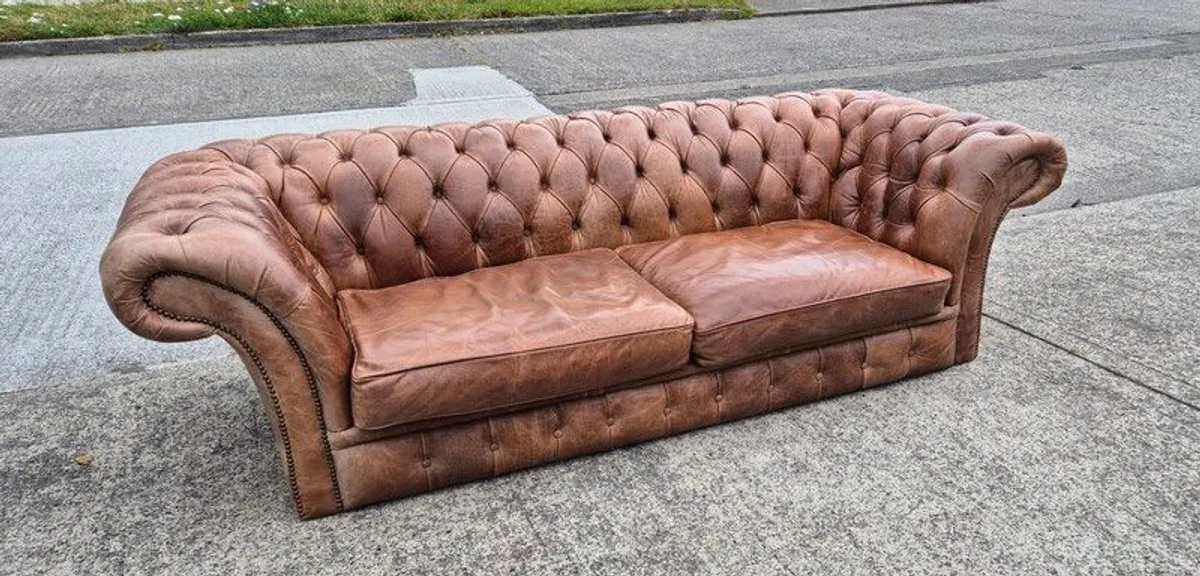 Premium leather sofa solid wood base very good condition - Image 2