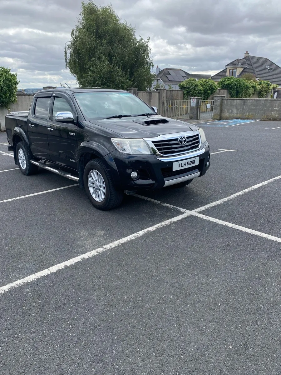 Toyota Hilux invincible - Image 2