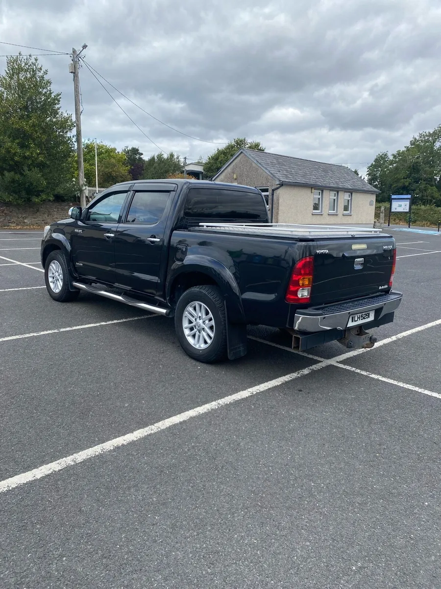 Toyota Hilux invincible - Image 3