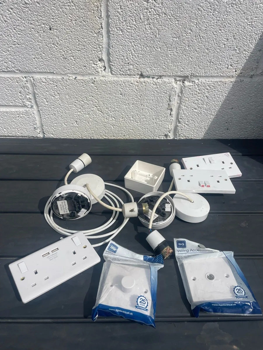 Misc elect sockets & light fittings