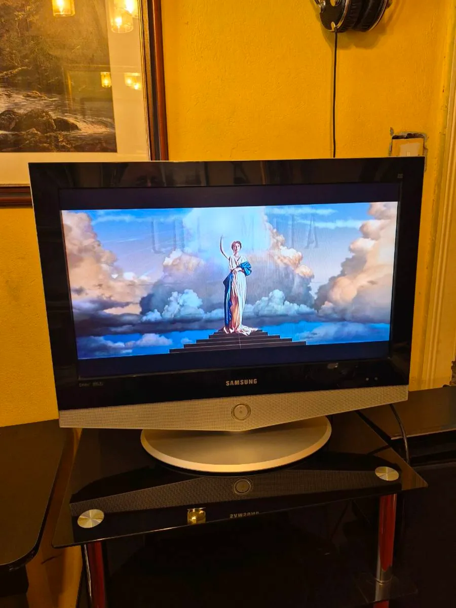 Samsung 26" HD Ready  LCD TV - Image 2