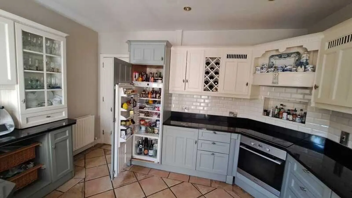 Kitchen - Image 4