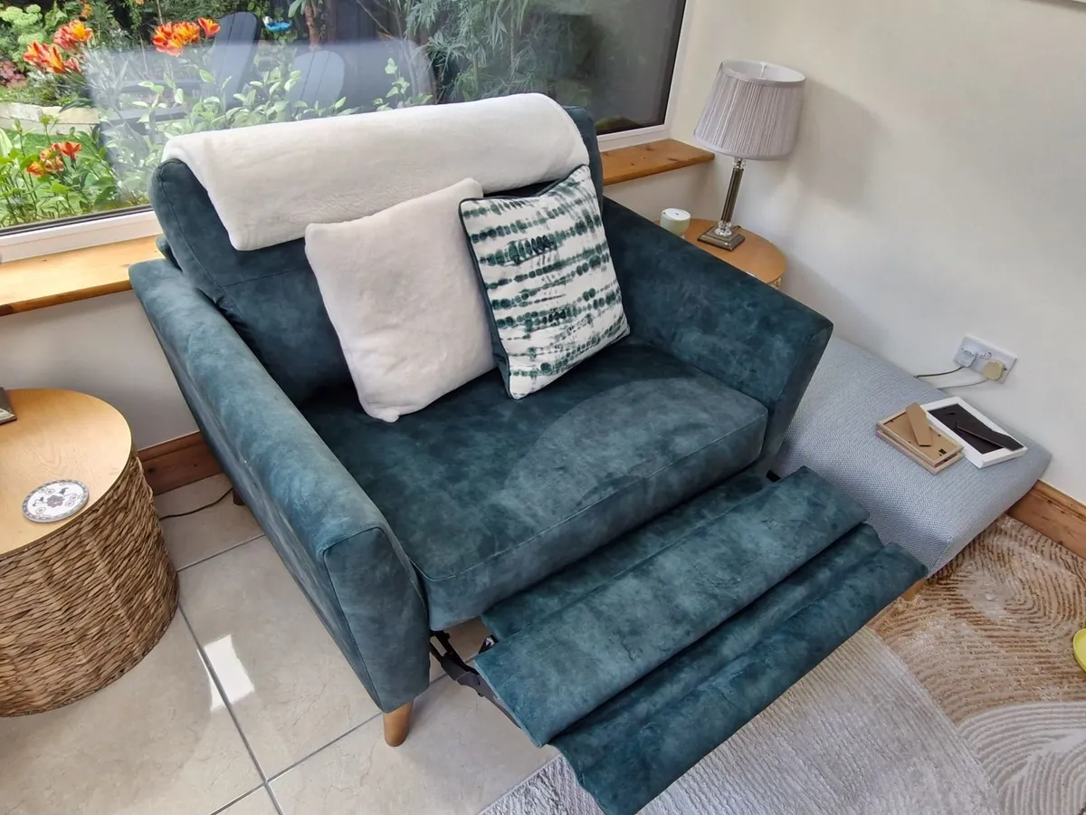 Sofa and love seat - Image 4