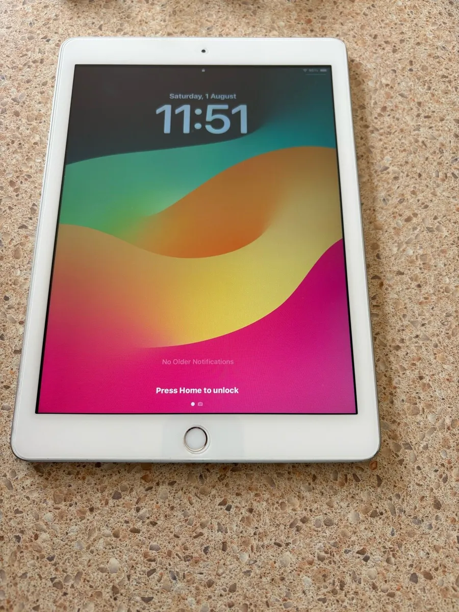 Apple iPad 6th generation 2018 - Image 1