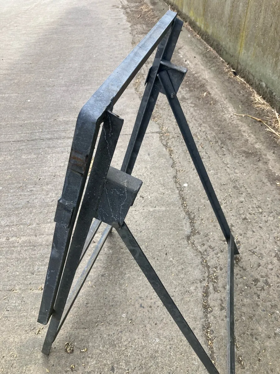 Hedge Cutting Signs on heavy duty stands! - Image 2