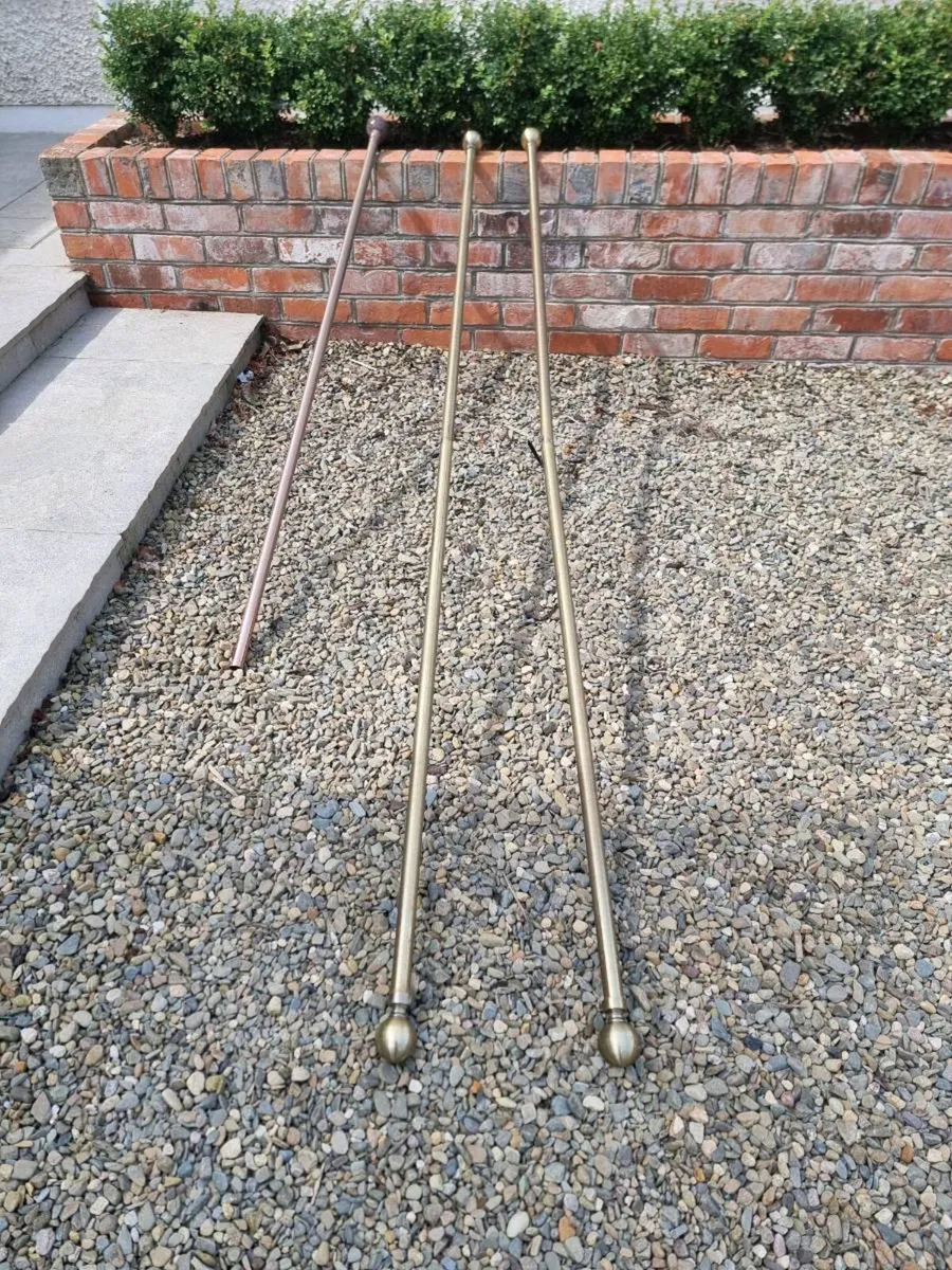 Curtin poles
