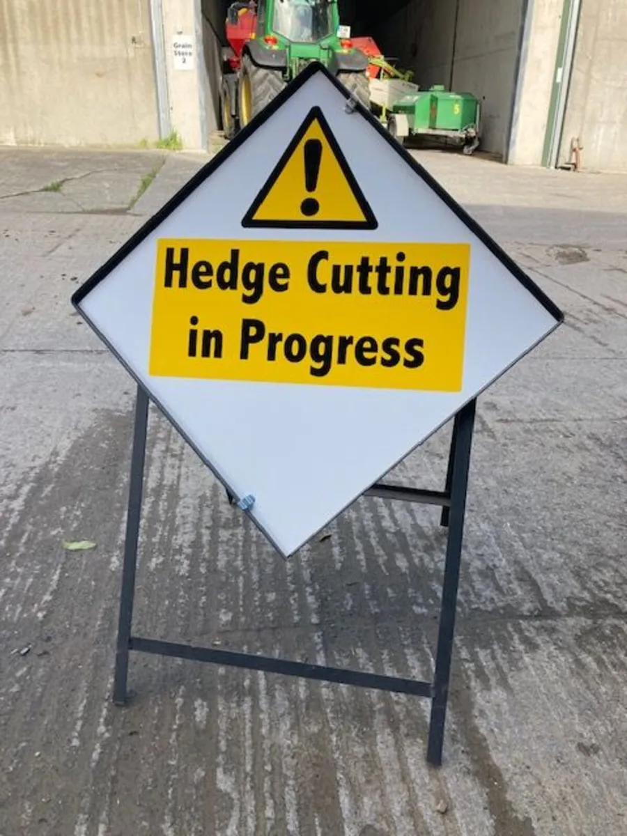 Hedge Cutting Signs on heavy duty stands! - Image 4