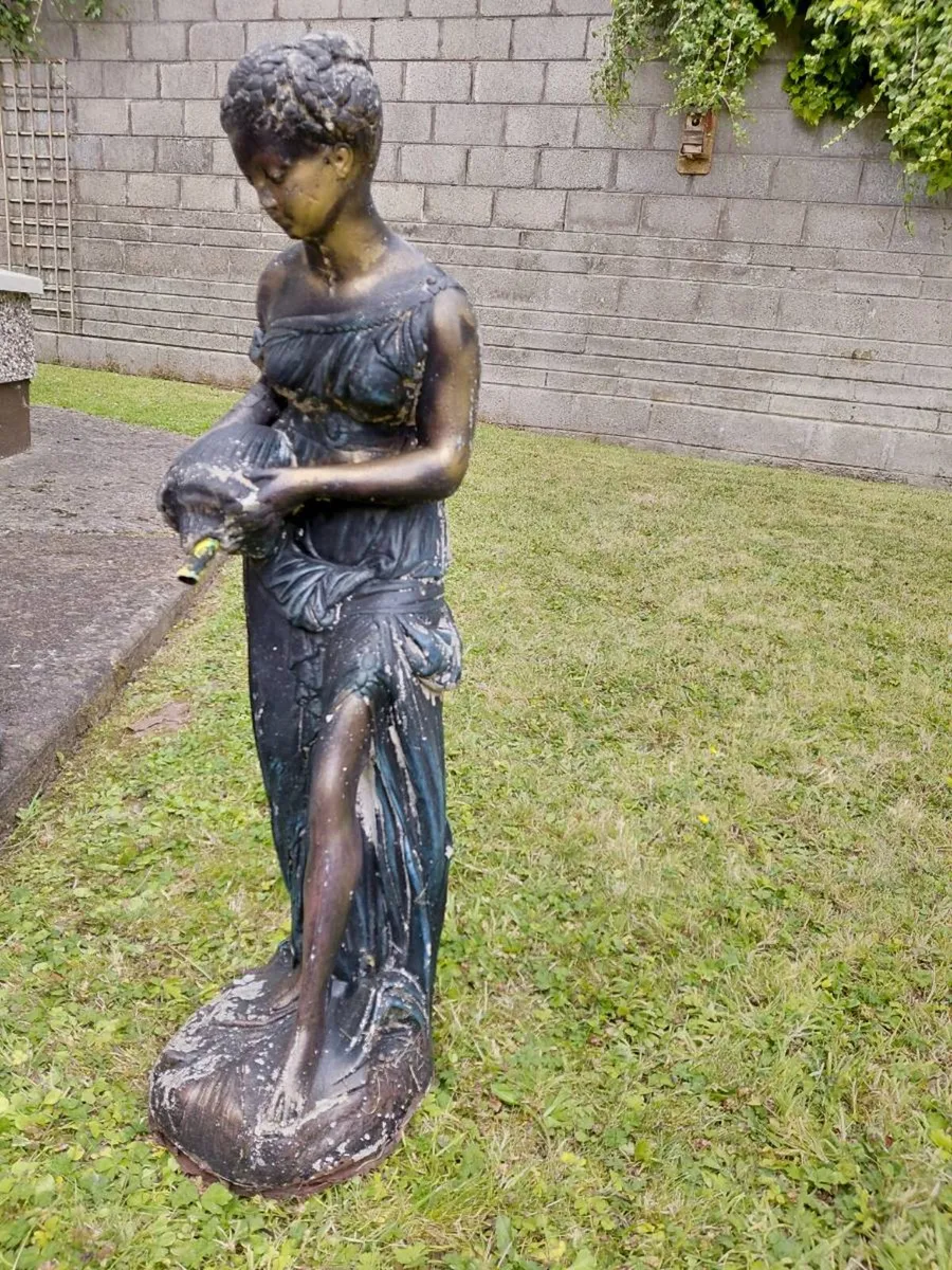 Water fountain - Image 1