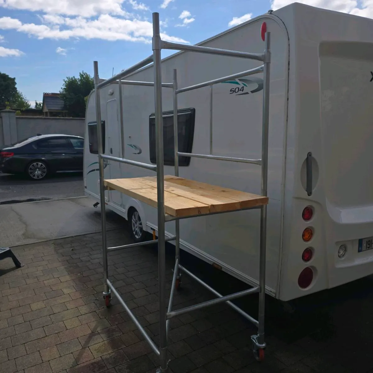 Scaffold tower. 4ft x 2ft6 platform with 4ft platf - Image 1