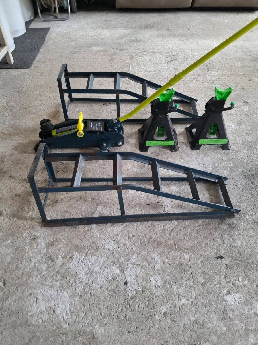 Car servicing accessories - Image 1