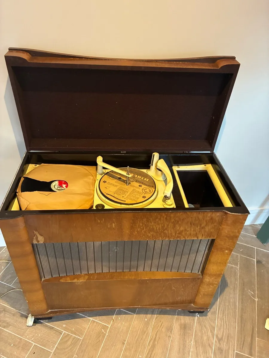 Old fashioned record player - Image 3