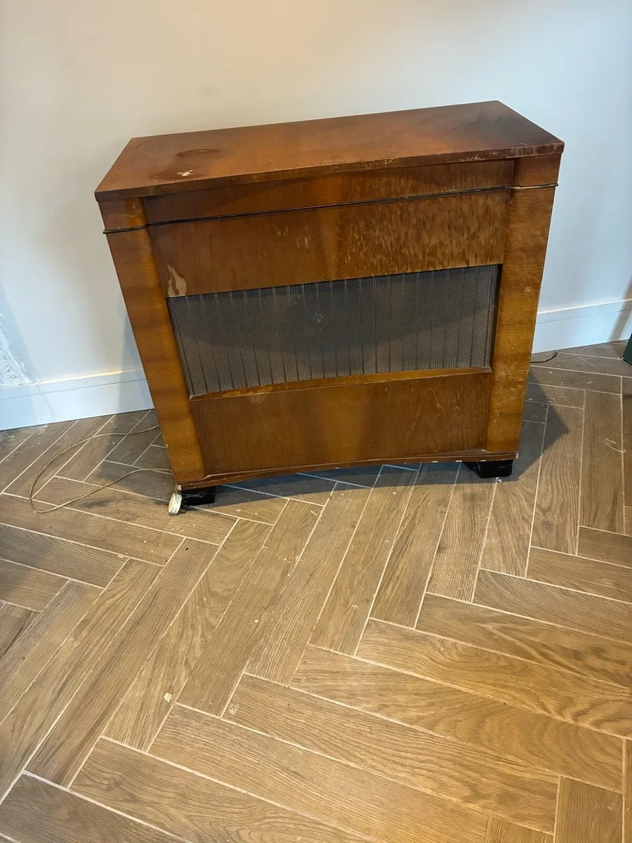 Old fashioned record player - Image 4