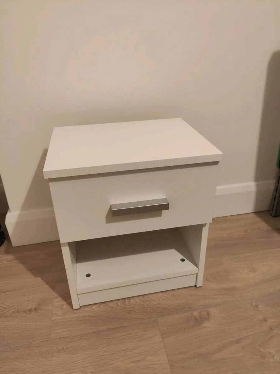 White bedside locker - Image 1