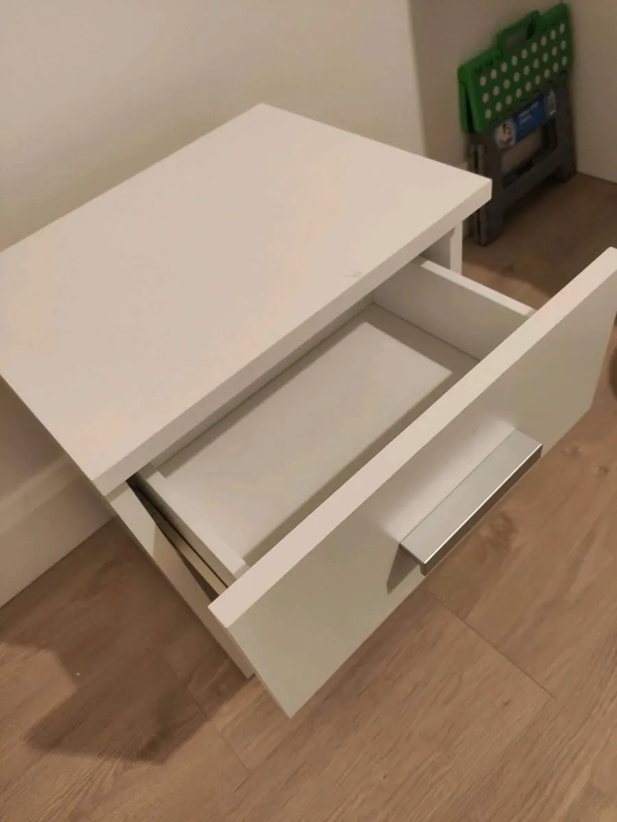 White bedside locker - Image 3