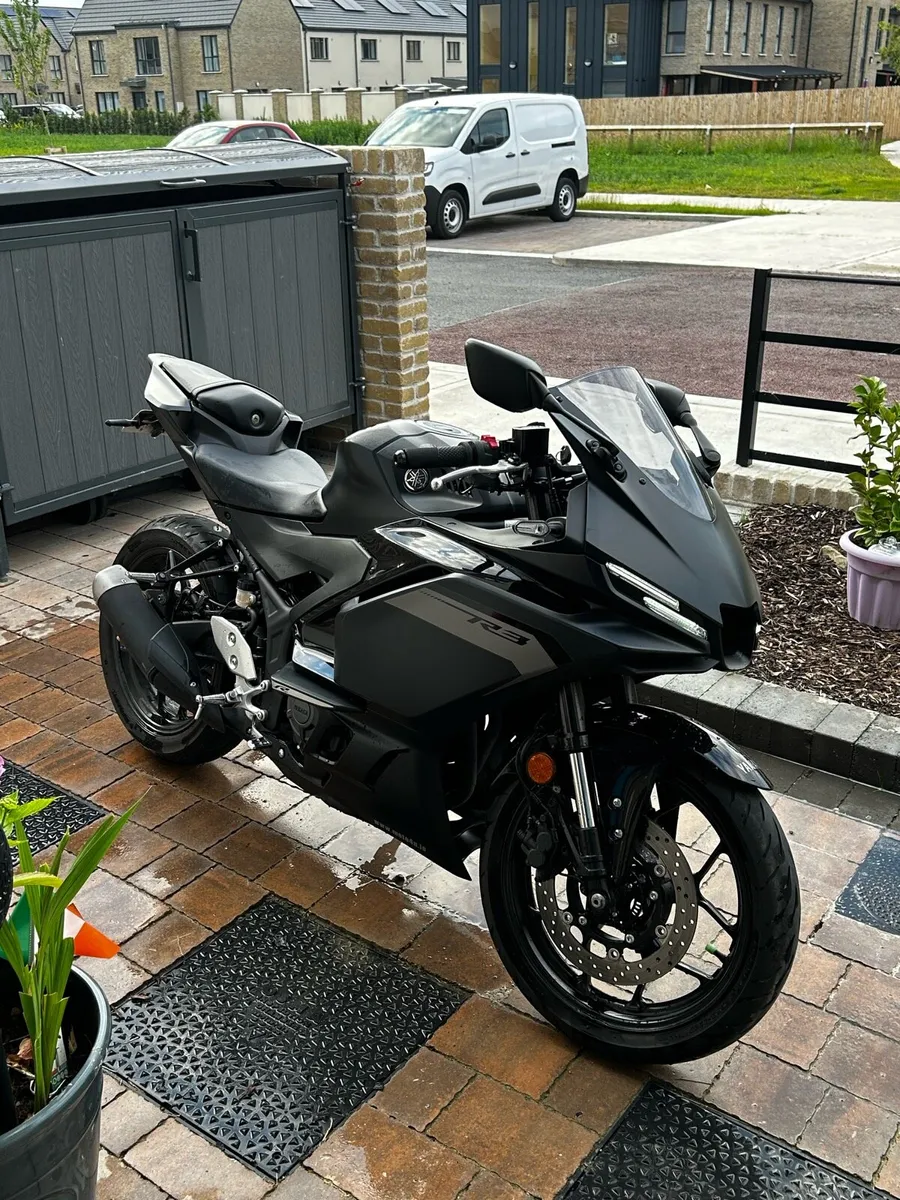 2025 Yamaha R3 - Image 1