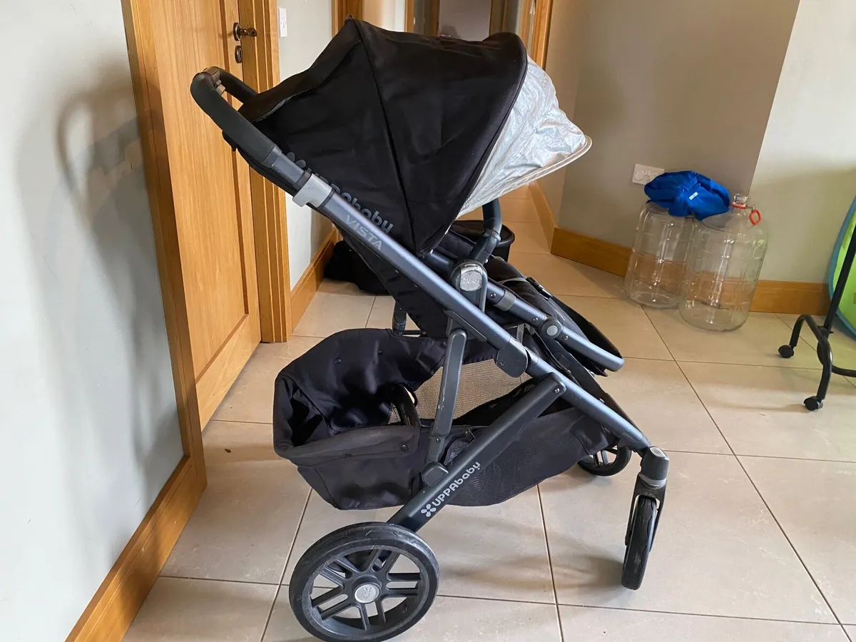 Uppababy vista 2015 model buggy and carrycot - Image 4