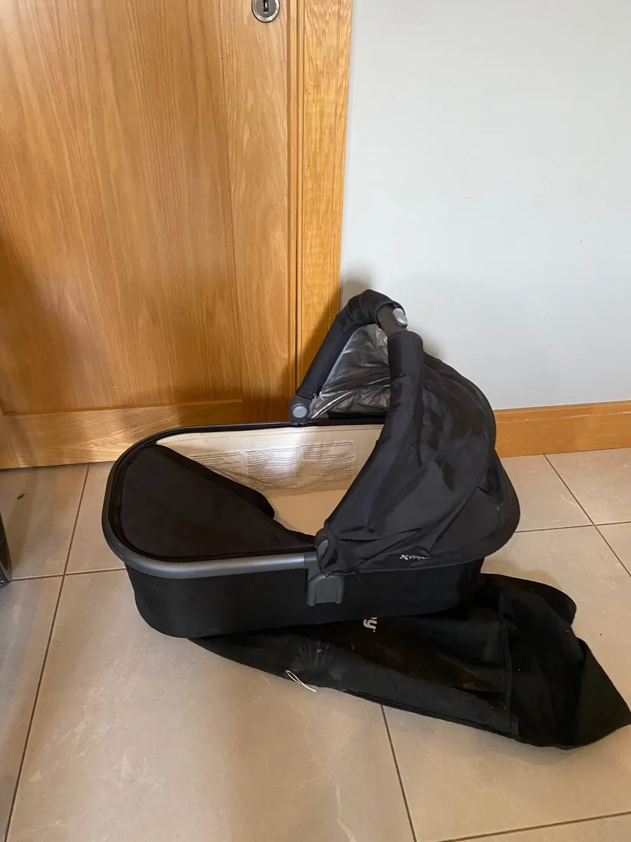 Uppababy vista 2015 model buggy and carrycot - Image 2
