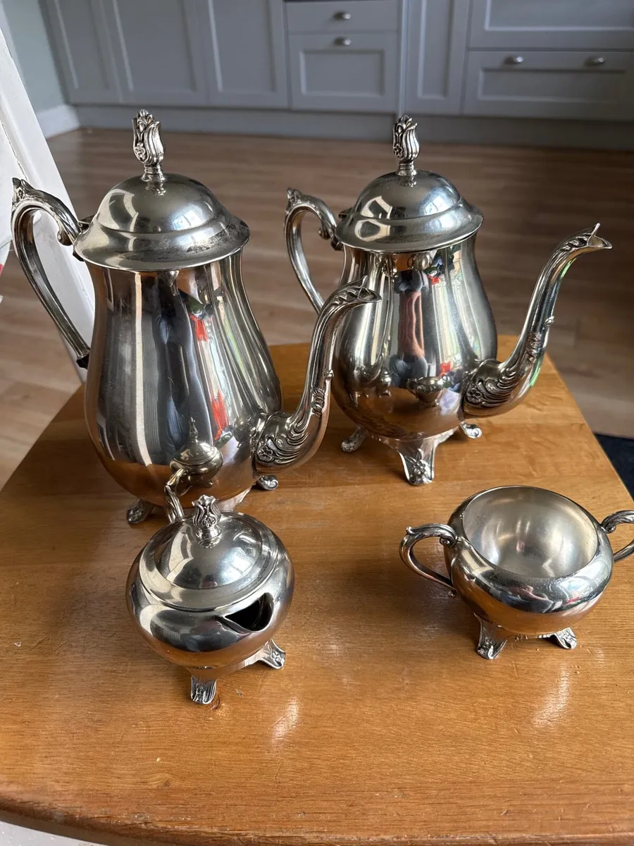 FB Rogers Silver-plate Tea and Coffee set - Image 1