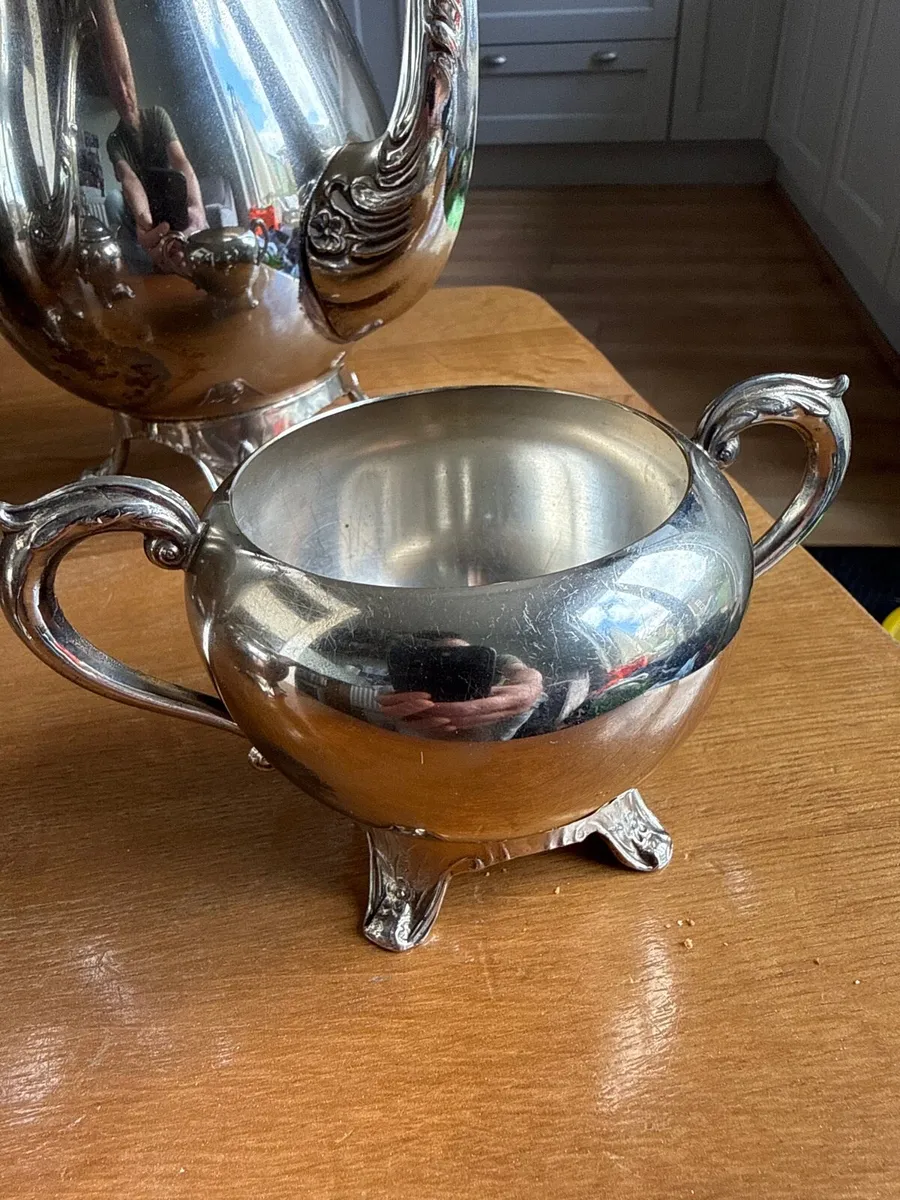 FB Rogers Silver-plate Tea and Coffee set - Image 2