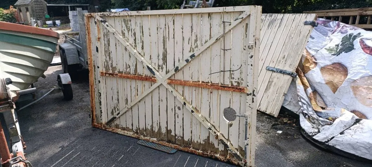 Gates - Image 2