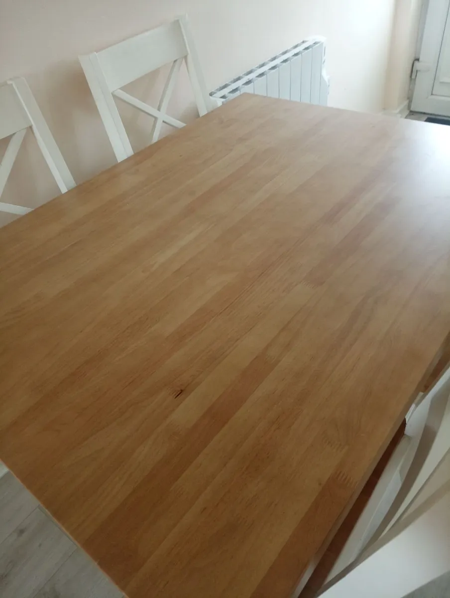 Table and chairs - Image 3