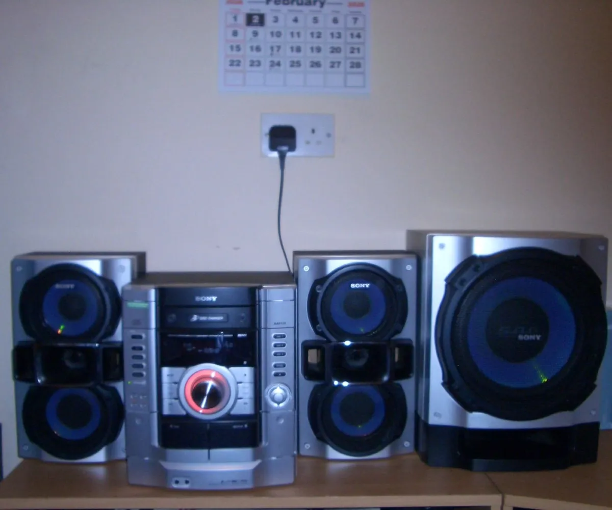 Sony 3 CD Stereo System - Image 1