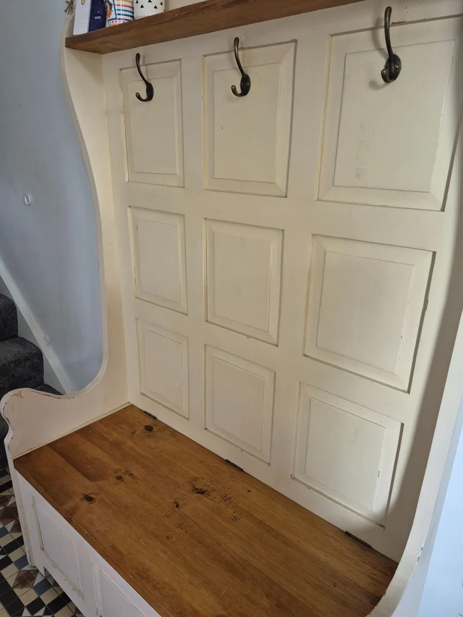 Coat hanger and storage unit - Image 2