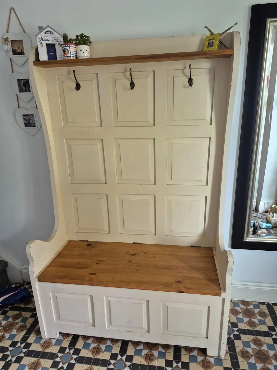Coat hanger and storage unit - Image 1