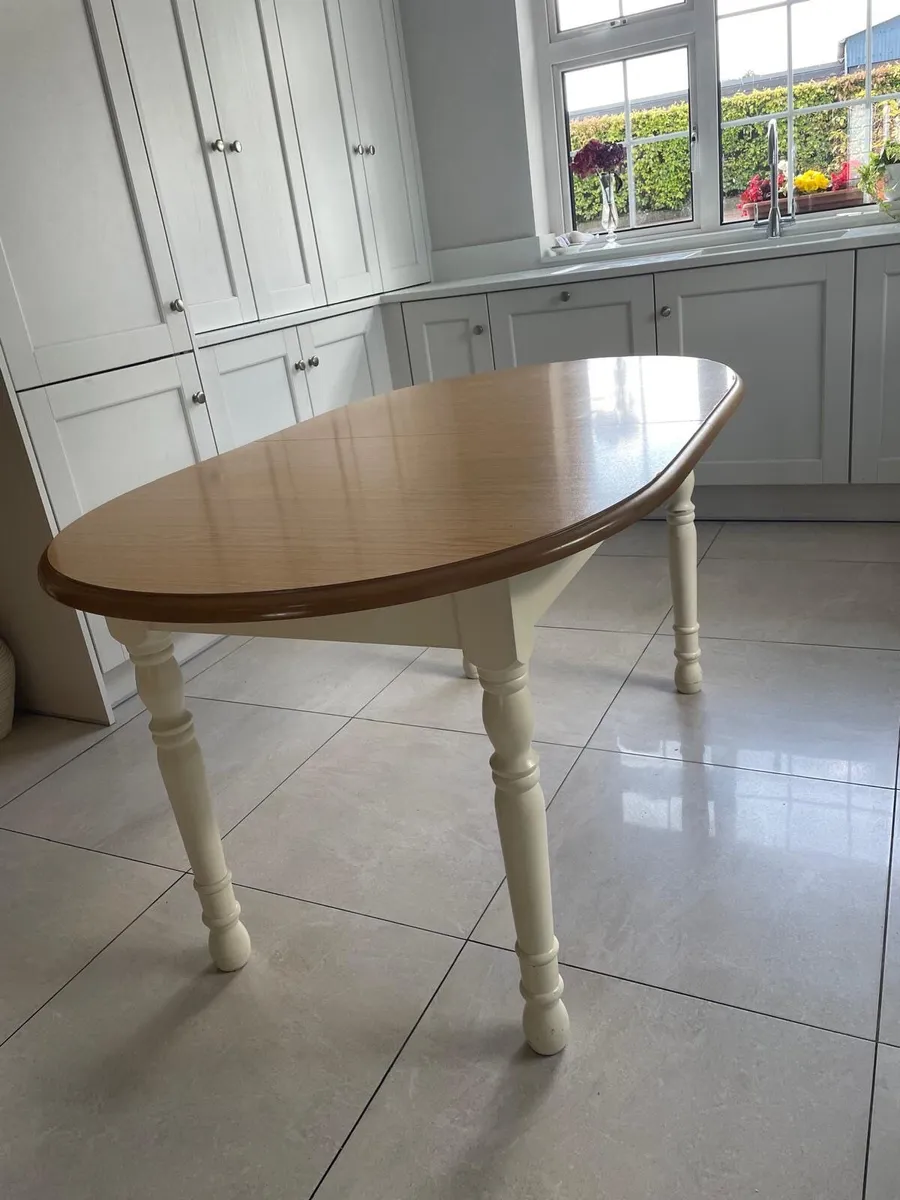 Kitchen table - Image 1