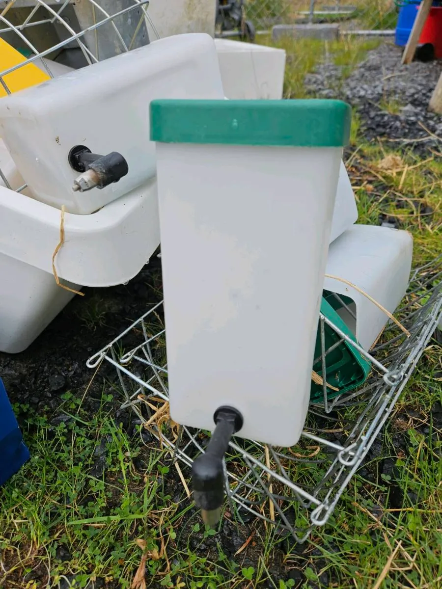 Animal feeders - Image 1