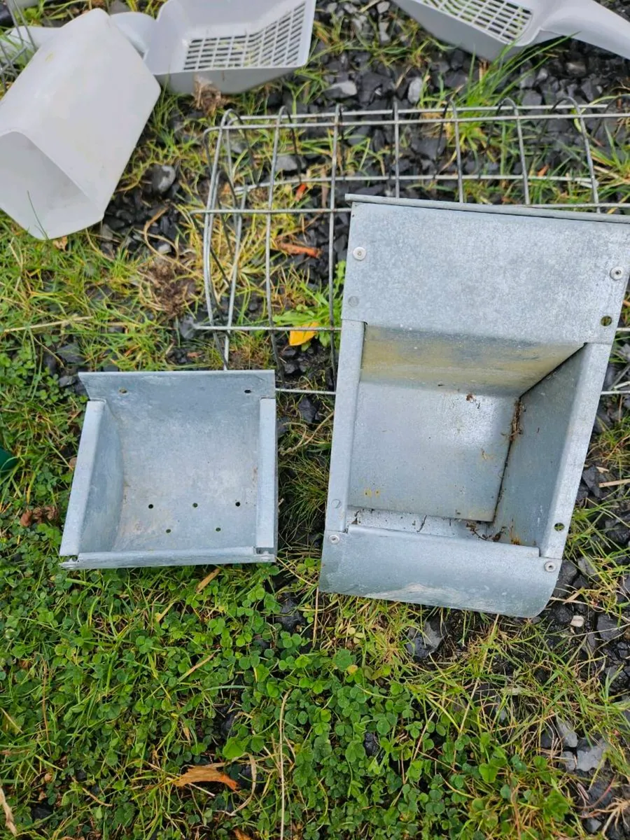 Animal feeders - Image 3