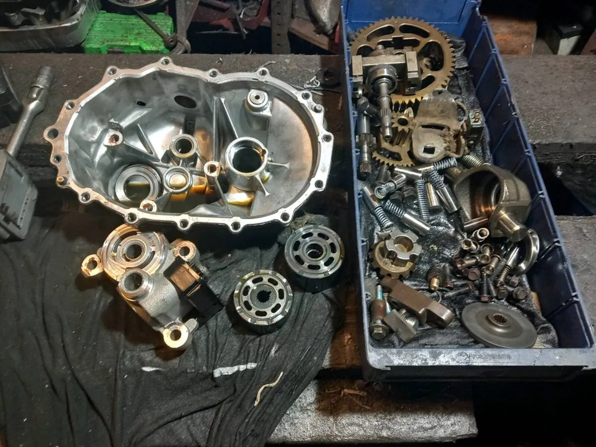 Zero turn transmission repairs - Image 2