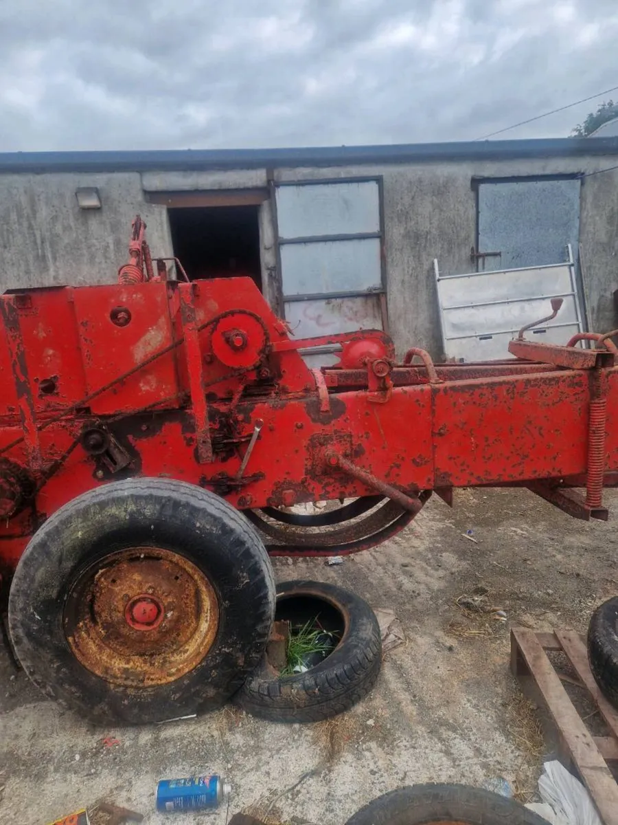 Jones square baler - Image 1