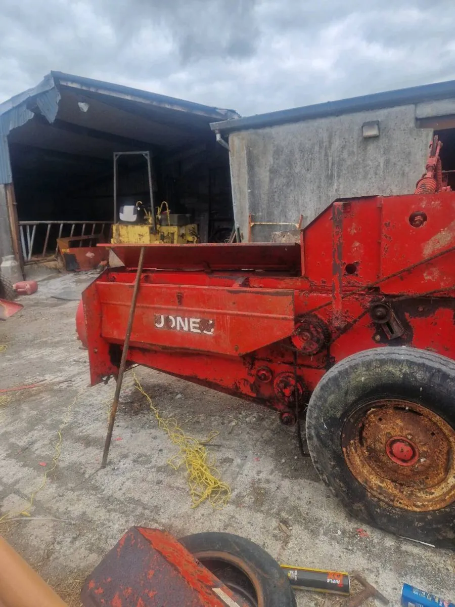 Jones square baler - Image 2