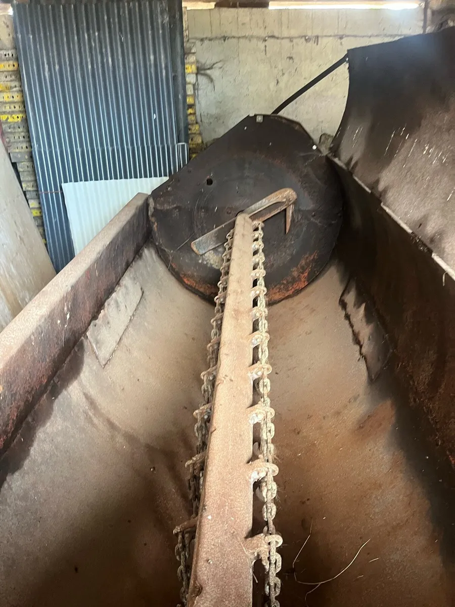 Howard dung spreader - Image 3