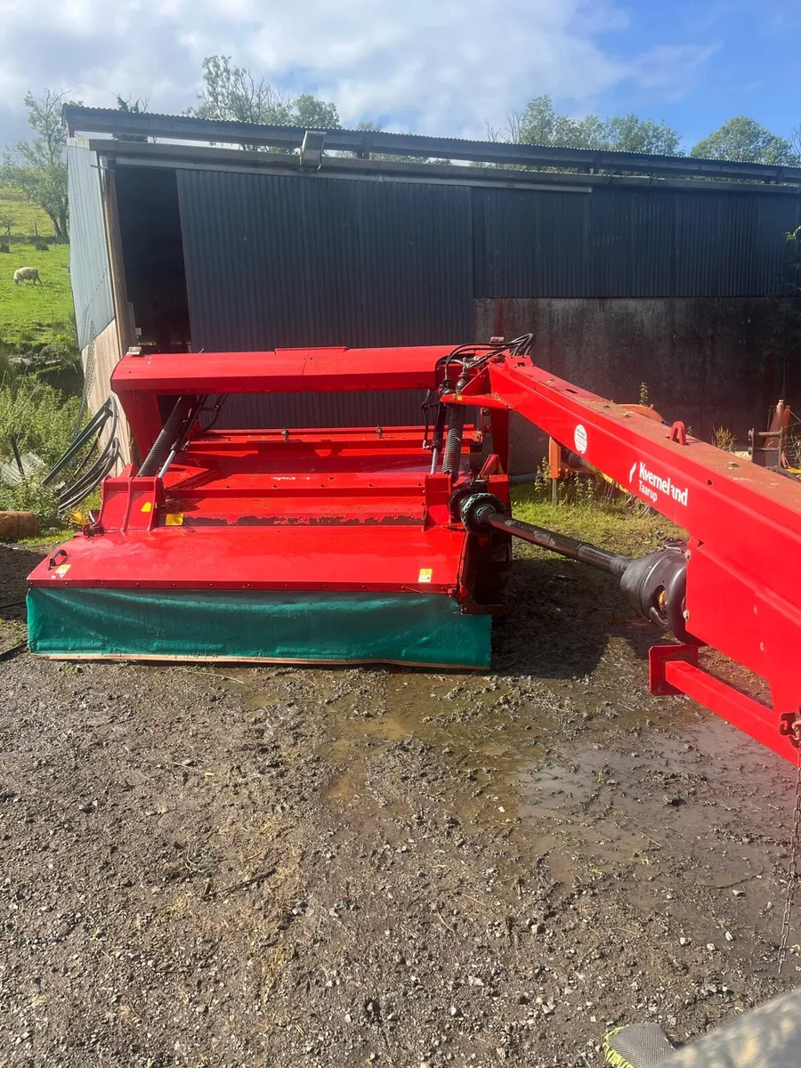 9 foot trailed mower - Image 1