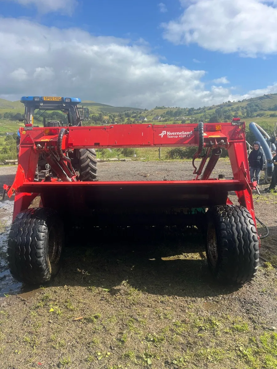9 foot trailed mower - Image 3