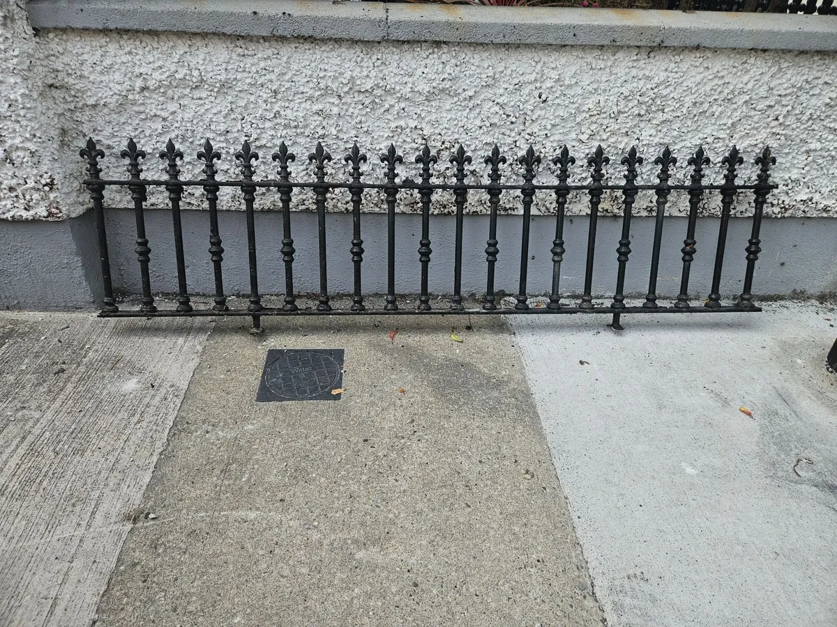 Metal Railings - Image 2
