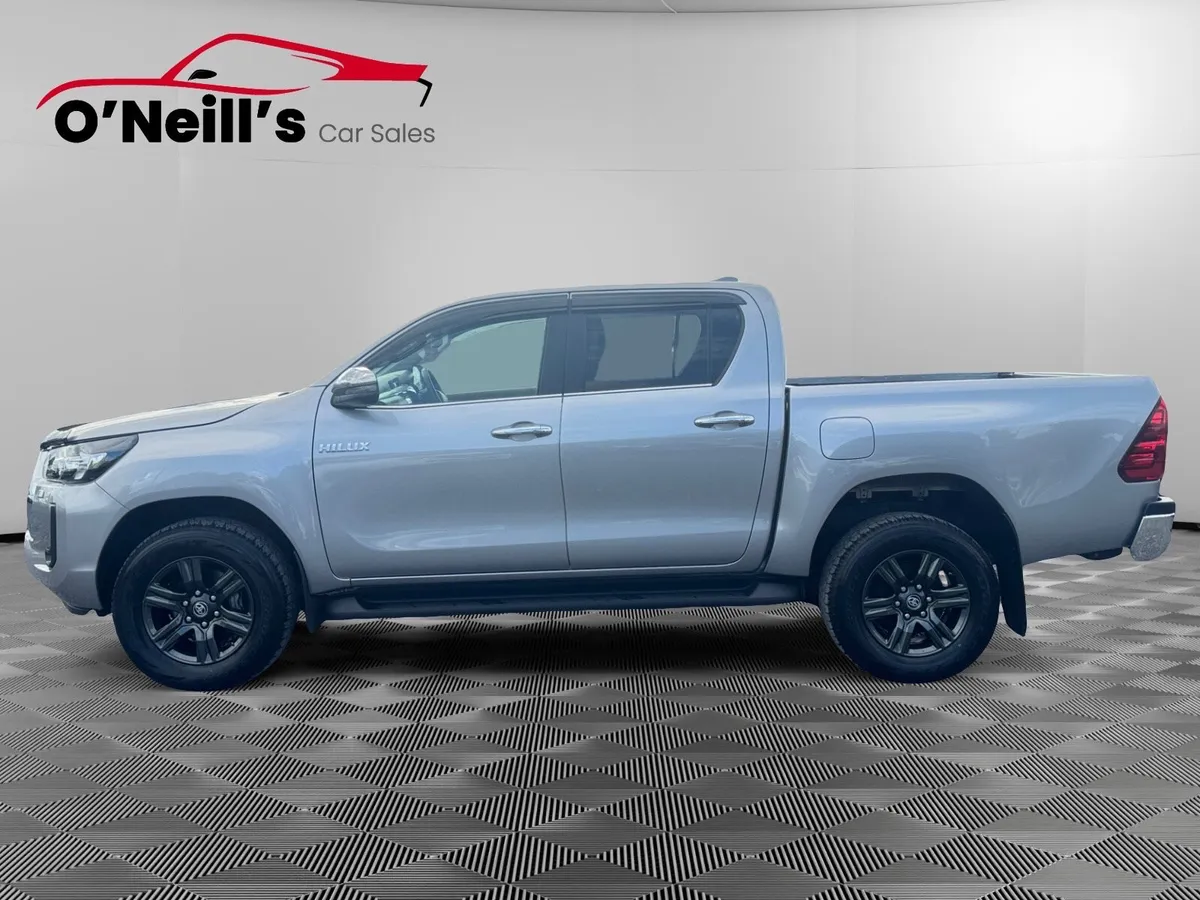 Toyota Hilux 2025 2.8 SR5 MANUAL #429 - Image 4