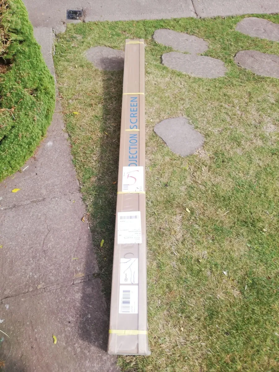 Projection Screen - Image 1