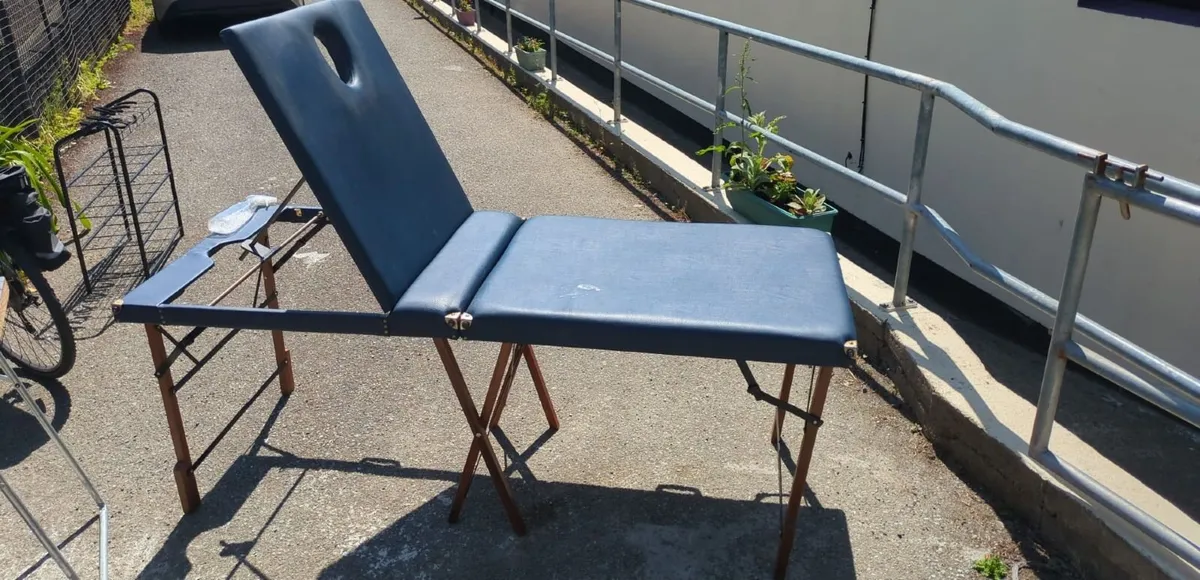 Massage therapy table