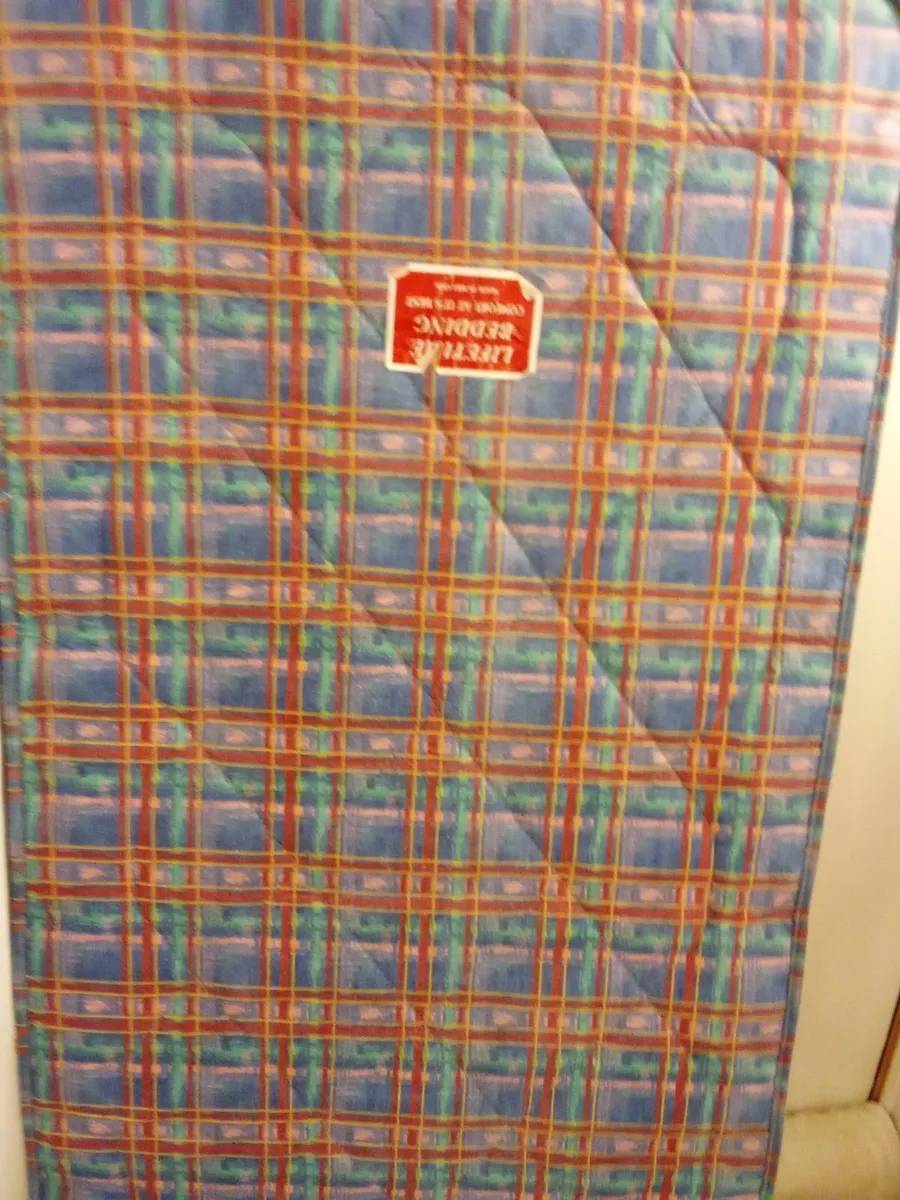 Single bed and mattress in good condition - Image 2