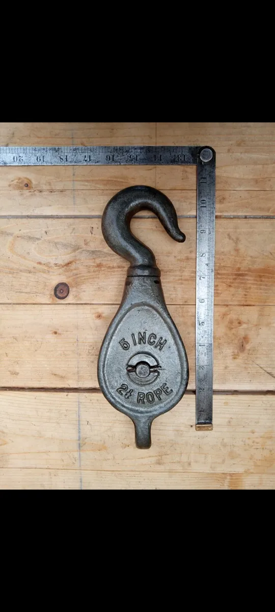 Vintage pulley block - Image 1